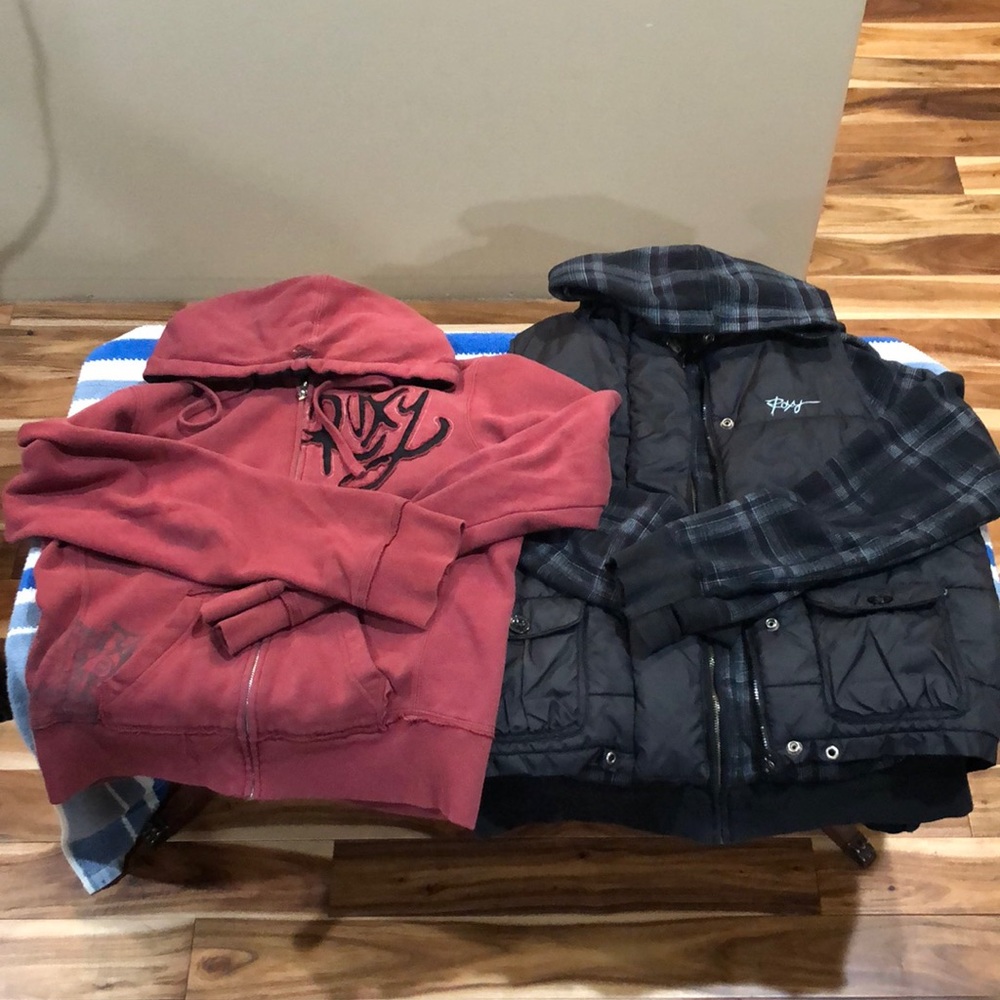 Roxy bundle!! Two large (juniors) sweatshirts zip-up and a vest.